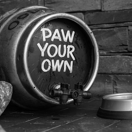 Twa Dogs Inn Keswick  Exteriör bild